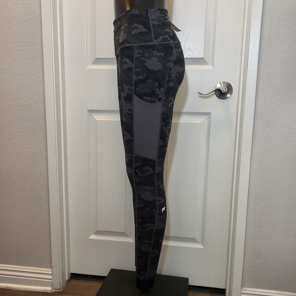 Fabletics Pants - Fabletics On The Go High Waisted Legging Charcoal Camo Size M MSRP 84.95